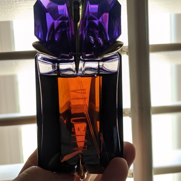 Makeup - Picture 2 of 3